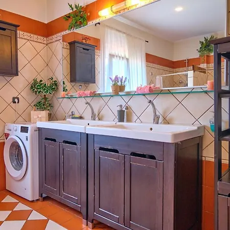 Noufris House Corfu Tatil Evi *